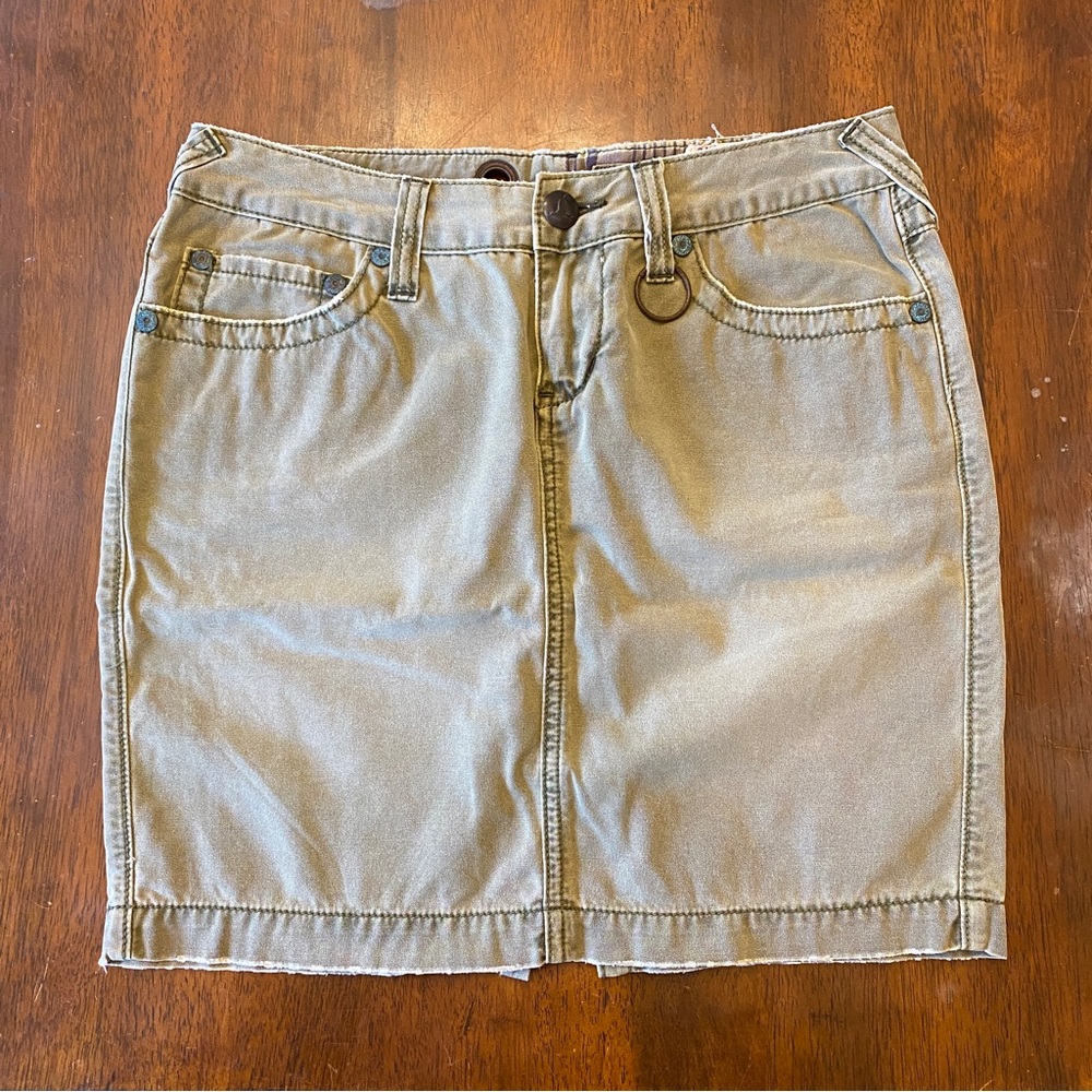 Free People Fitted, Casual, Cute Green Skirt - Size 27